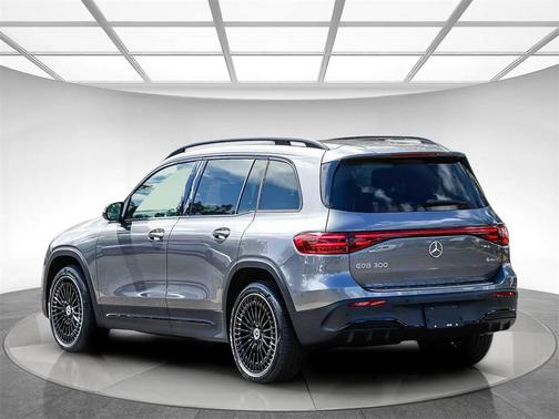 2024 Mercedes-Benz EQB 300 4MATIC