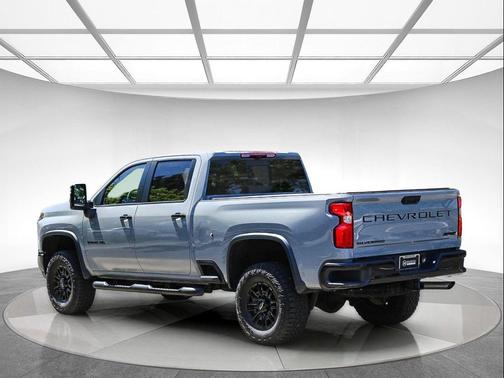 Slate Gray Metallic 2024 Chevrolet Silverado 2500 4WD Crew Cab Standard Bed ZR2