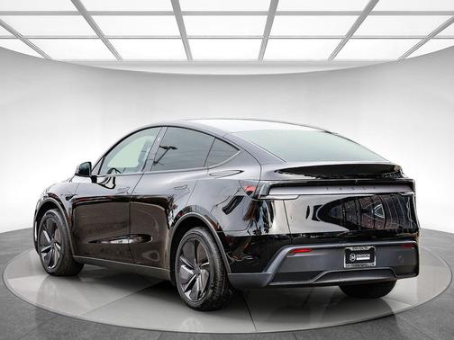 2026 Tesla Model Y Premium Rear-Wheel Drive