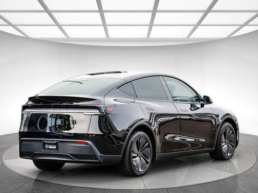 2026 Tesla Model Y Premium Rear-Wheel Drive