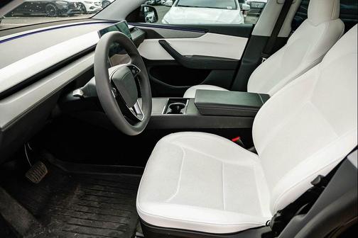 2026 Tesla Model Y Premium Rear-Wheel Drive