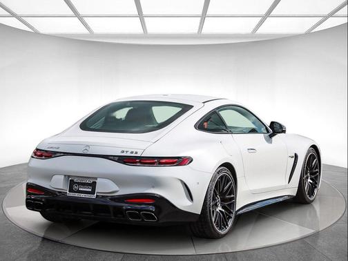 MANUFAKTUR paint MANUFAKTUR opalite white magno 2025 Mercedes-Benz AMG GT 63 Base