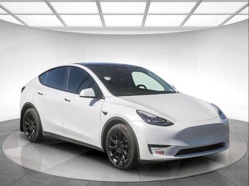 2022 Tesla Model Y Long Range Dual Motor All-Wheel Drive