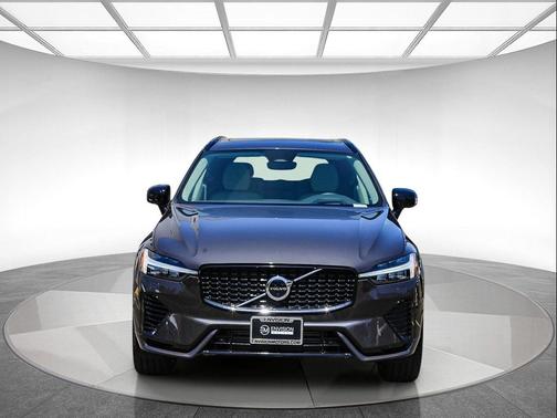 Platinum Grey Metallic 2025 Volvo XC60 Plug-In Hybrid Ultra, T8 AWD Electric/Gasoline, Dark