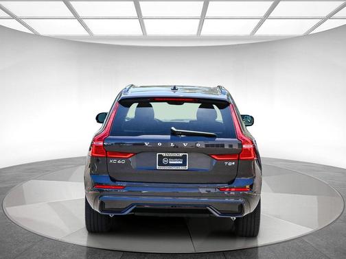 Platinum Grey Metallic 2025 Volvo XC60 Plug-In Hybrid Ultra, T8 AWD Electric/Gasoline, Dark