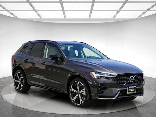 Platinum Grey Metallic 2025 Volvo XC60 Plug-In Hybrid Ultra, T8 AWD Electric/Gasoline, Dark