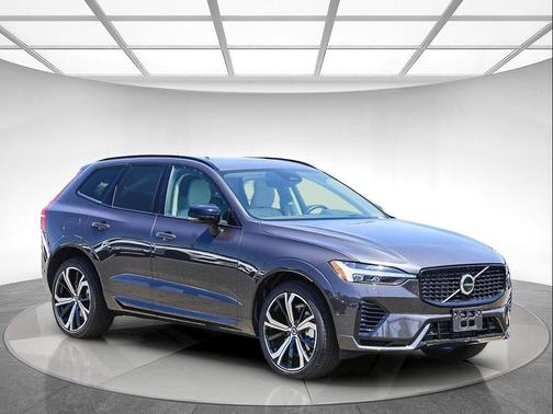 Platinum Grey Metallic 2025 Volvo XC60 Plug-In Hybrid Ultra, T8 AWD Electric/Gasoline, Dark