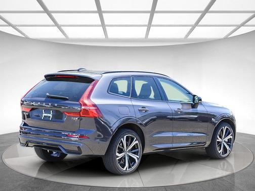 Platinum Grey Metallic 2025 Volvo XC60 Plug-In Hybrid Ultra, T8 AWD Electric/Gasoline, Dark