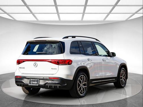 2023 Mercedes-Benz EQB 300 4MATIC