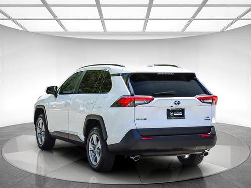 2022 Toyota RAV4 Hybrid XLE