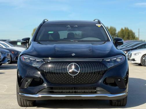 Black 2026 Mercedes-Benz EQS 400 400