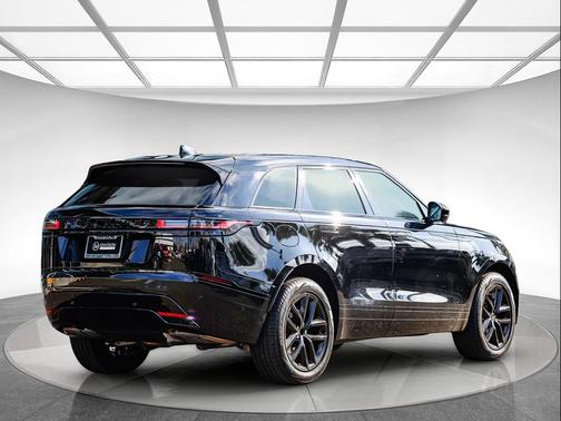 2026 Land Rover Range Rover Velar P250 SE R-Dynamic