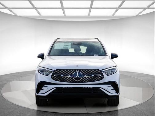 2026 Mercedes-Benz GLC 300 4MATIC