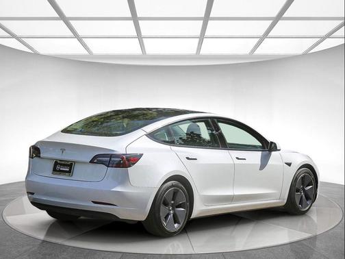 Pearl White Multi-Coat 2023 Tesla Model 3 Standard Range