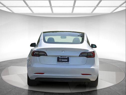 Pearl White Multi-Coat 2023 Tesla Model 3 Standard Range