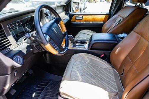 2011 Lincoln Navigator Base
