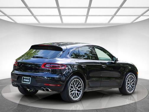 Black 2018 Porsche Macan Macan