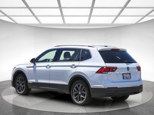 Pure White 2022 Volkswagen Tiguan 2.0T SE