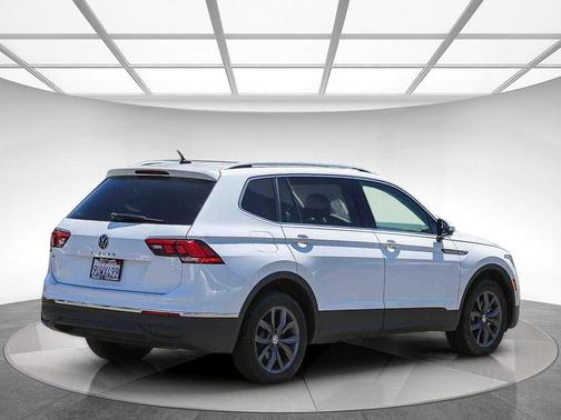Pure White 2022 Volkswagen Tiguan 2.0T SE