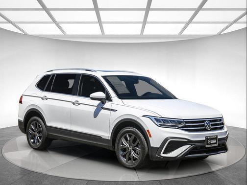 Pure White 2022 Volkswagen Tiguan 2.0T SE