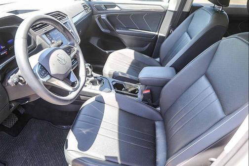 Pure White 2022 Volkswagen Tiguan 2.0T SE