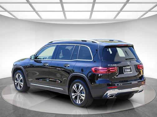Night Black 2026 Mercedes-Benz GLB 250 4MATIC