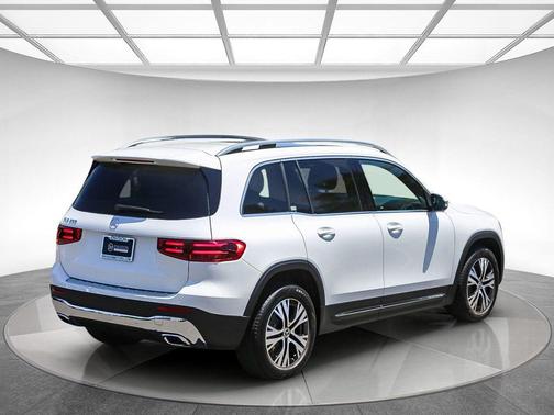 Polar White 2026 Mercedes-Benz GLB 250 Base