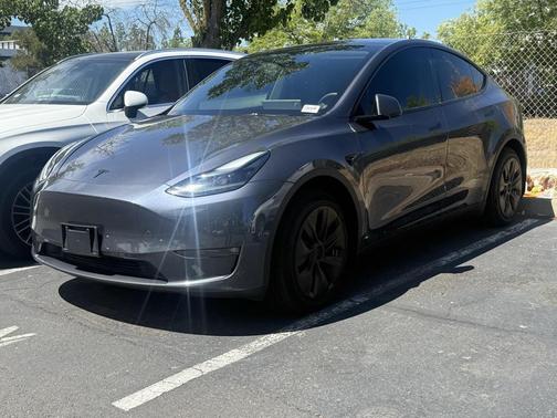2023 Tesla Model Y RWD