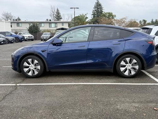 2023 Tesla Model Y Long Range Dual Motor All-Wheel Drive