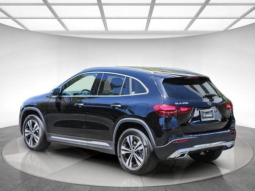 Night Black 2026 Mercedes-Benz GLA 250 4MATIC