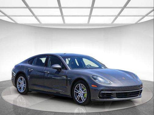 Agate Grey Metallic 2018 Porsche Panamera 4