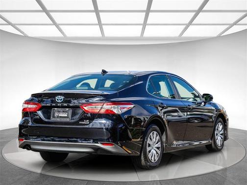 2019 Toyota Camry Hybrid LE