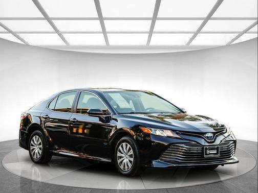 2019 Toyota Camry Hybrid LE