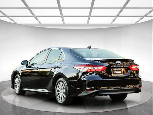 2019 Toyota Camry Hybrid LE