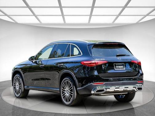 2025 Mercedes-Benz GLC 300 Base