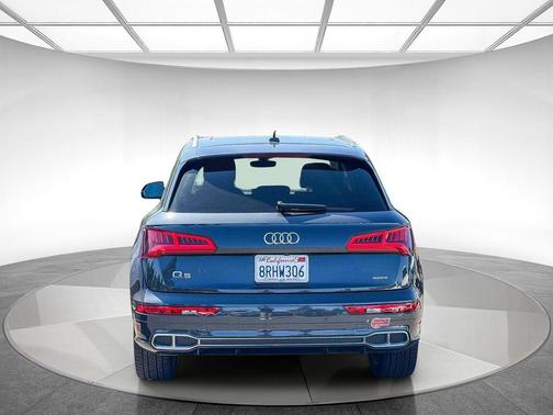Manhattan Gray Metallic 2020 Audi Q5 Premium Plus 55 TFSI e quattro S tronic