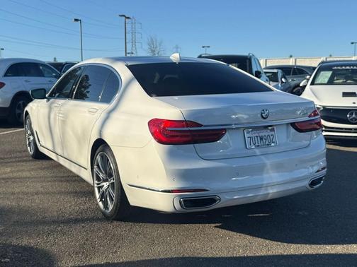 2016 BMW 740 740i