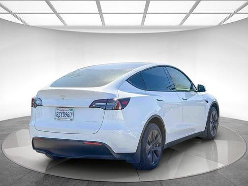 Pearl White Multi-Coat 2022 Tesla Model Y Long Range Dual Motor All-Wheel Drive