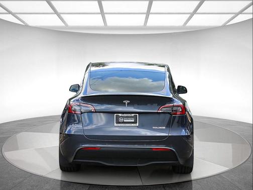 Midnight Silver Metallic 2022 Tesla Model Y Performance Dual Motor All-Wheel Drive