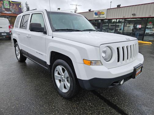 Bright White Clearcoat 2015 Jeep Patriot Latitude