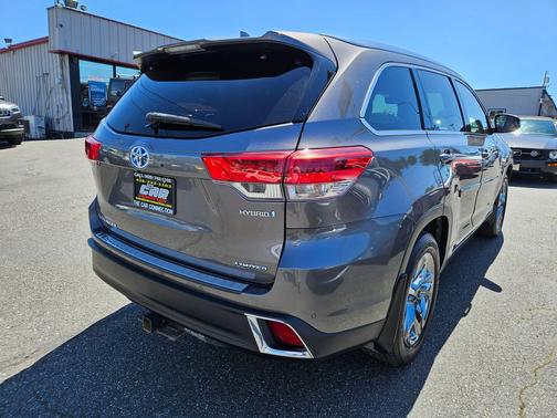 Celestial Silver Metallic 2017 Toyota Highlander Hybrid Limited