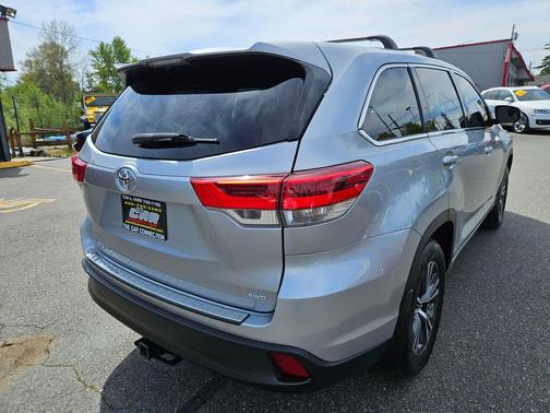 Celestial Silver Metallic 2017 Toyota Highlander LE