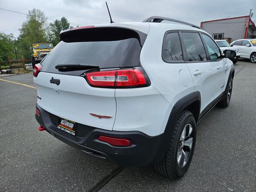 Bright White Clearcoat 2018 Jeep Cherokee Trailhawk