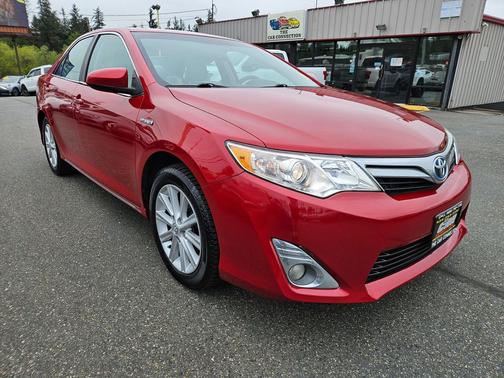 Barcelona Red Metallic 2013 Toyota Camry Hybrid XLE