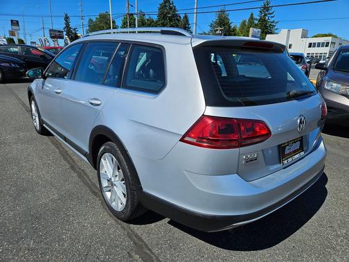2017 Volkswagen Golf Alltrack TSI S
