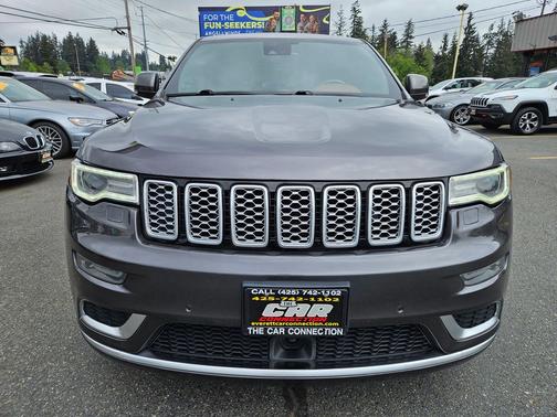 Granite Crystal Metallic Clearcoat 2017 Jeep Grand Cherokee Summit