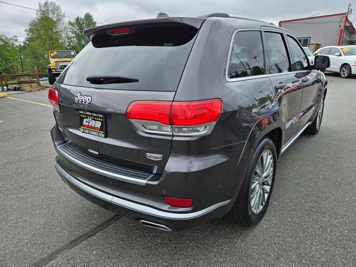 Granite Crystal Metallic Clearcoat 2017 Jeep Grand Cherokee Summit