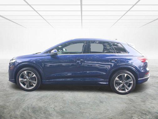 2022 Audi e-tron Premium Plus