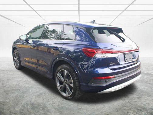 2022 Audi e-tron Premium Plus