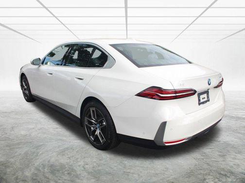 2025 BMW i5 xDrive40